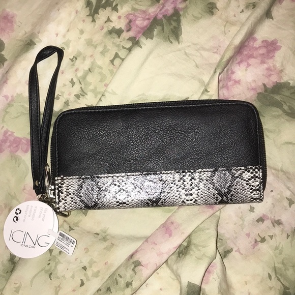 3/$15 NWT zipper wallet with handle - Picture 1 of 6